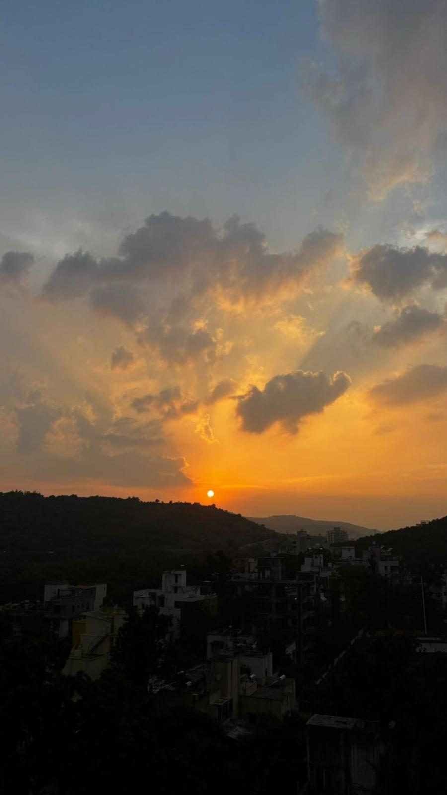 The Serene With Scenic Beauty And Sunset Apartment Pune